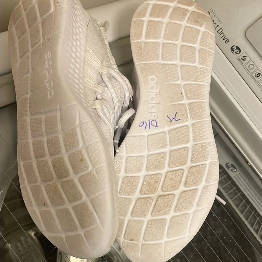 Stylish White Sneakers - Picture 2 of 5